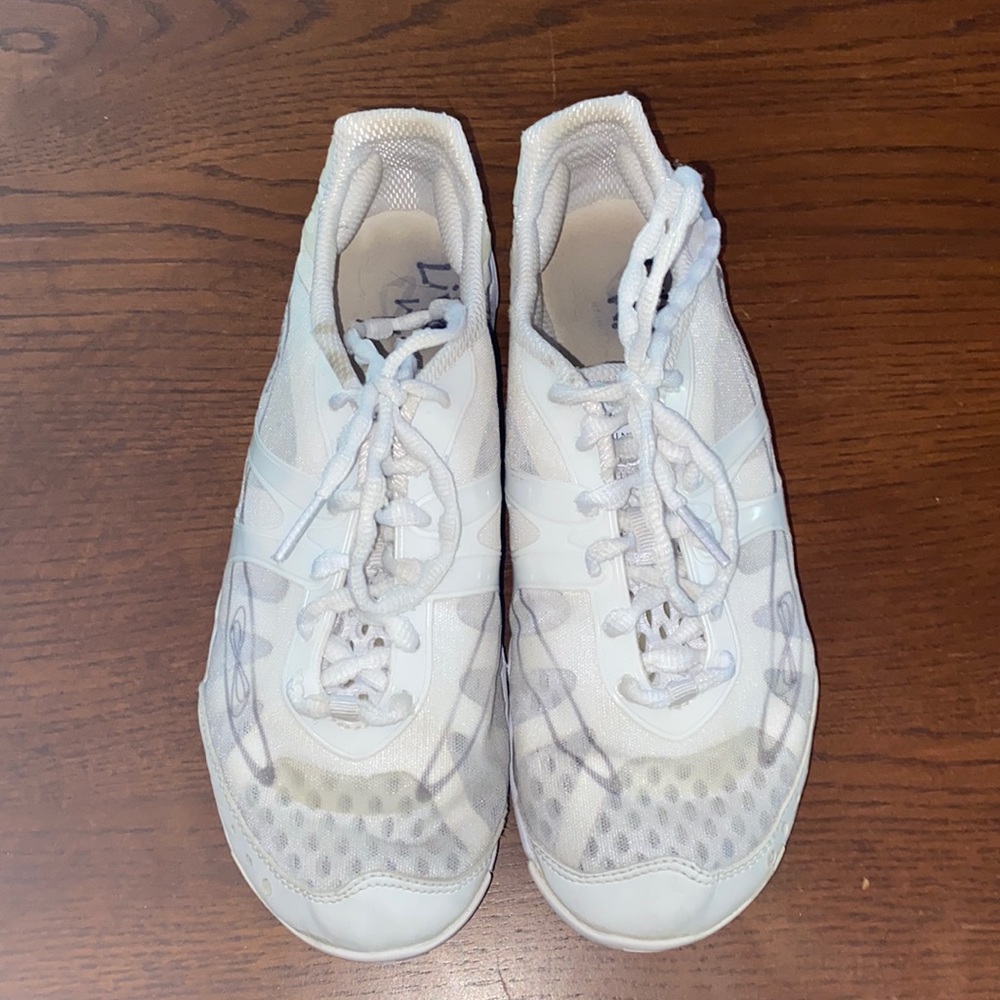 NFINITY vengeance cheer shoes